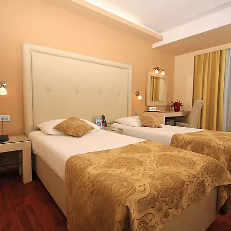 Grand Park 4*